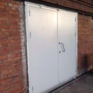 Текущий ремонт склада (ворота, двери, окна, решетки, освещение)